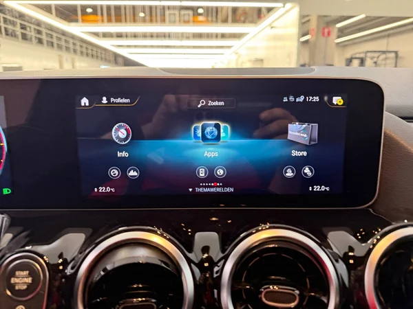 Mercedes-Benz B-180 (2019) — foto 15 van 30