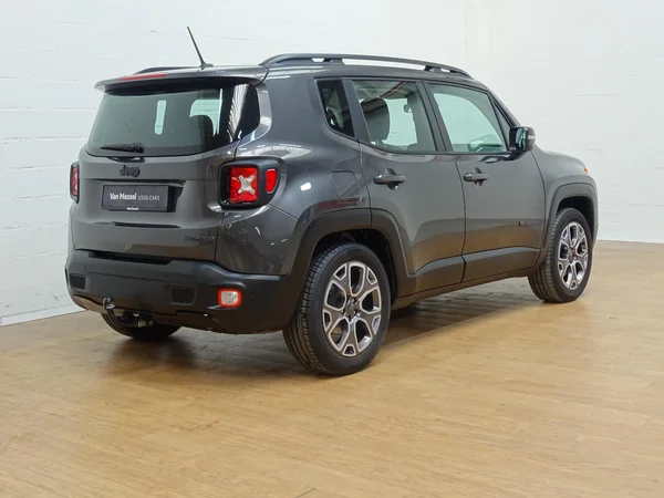 Jeep Renegade (2018) — foto 24 van 27
