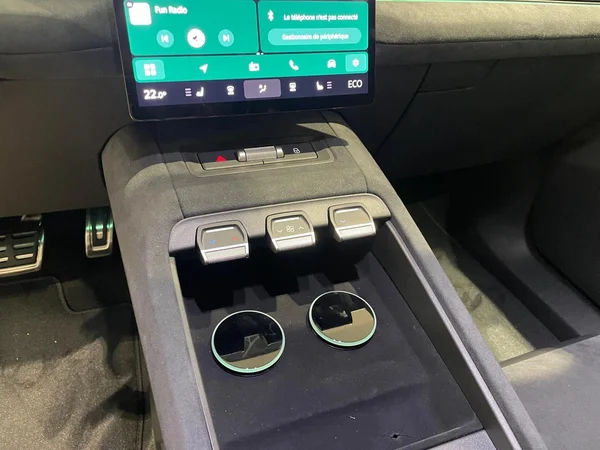 SKODA Peaq (2026) — foto 8 van 23