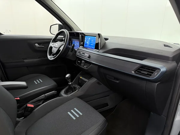 FORD TOURNEO COURIER (2025) — foto 3 van 27
