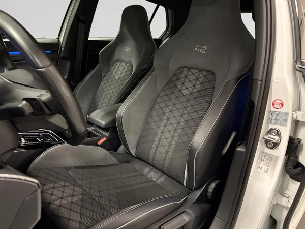 VOLKSWAGEN Golf VIII (2024) — foto 7 van 15