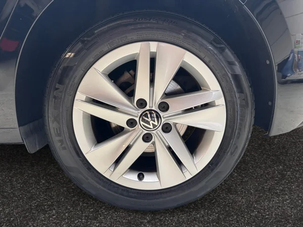 VOLKSWAGEN Golf VIII (2024) — foto 9 van 15