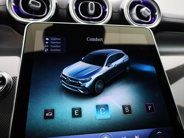 Mercedes-Benz GLC (2025) — foto 17 van 46