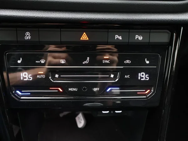 Volkswagen T-Roc (2023) — foto 13 van 26