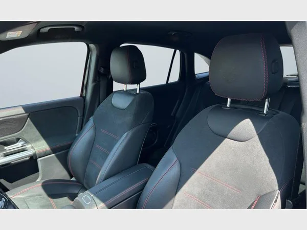 Mercedes-Benz GLA 180 (2022) — foto 29 van 29
