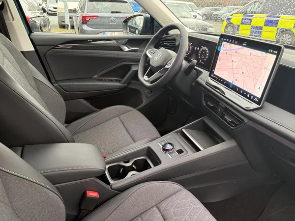 VOLKSWAGEN Tiguan (2026) — foto 9 van 24