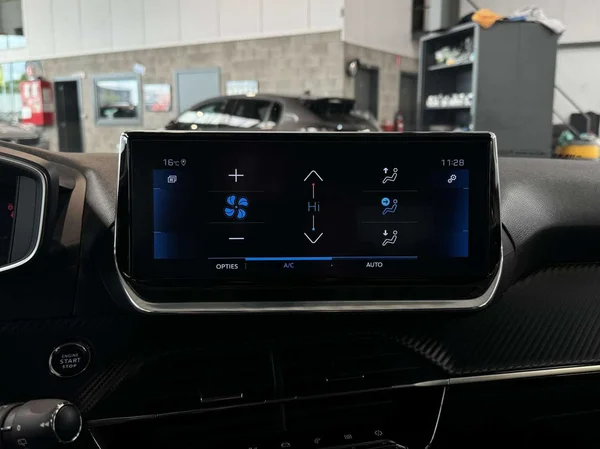 Peugeot 208 (2021) — foto 6 van 15