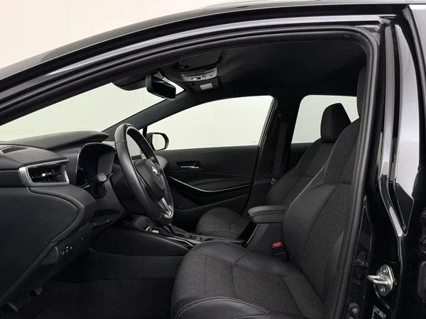 TOYOTA Corolla (2022) — foto 2 van 28
