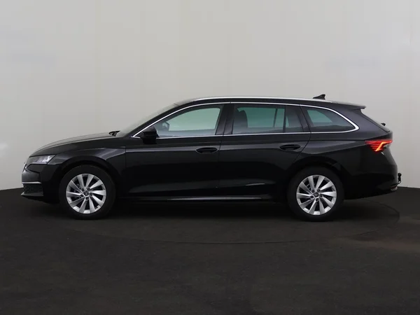 SKODA Octavia Combi (2025) — foto 12 van 19