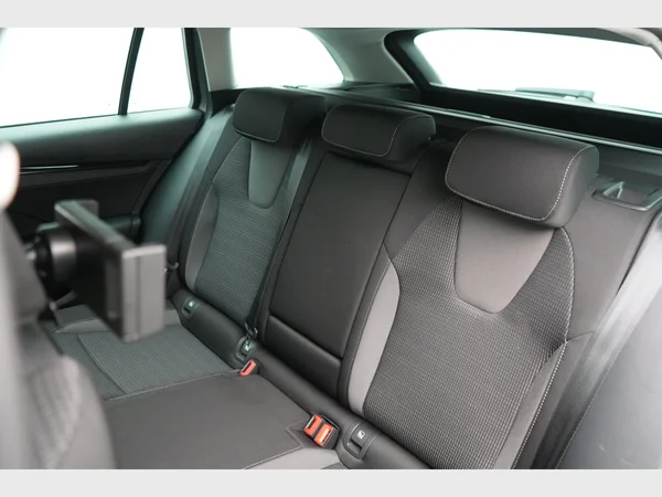 SKODA Octavia Combi (2023) — foto 7 van 30