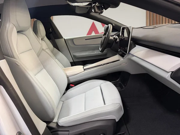 Polestar 4 (2025) — foto 22 van 32