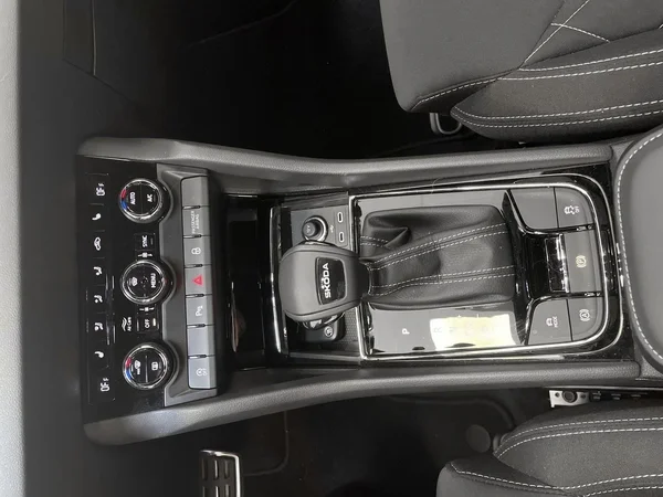 Škoda Karoq (2026) — foto 9 van 22