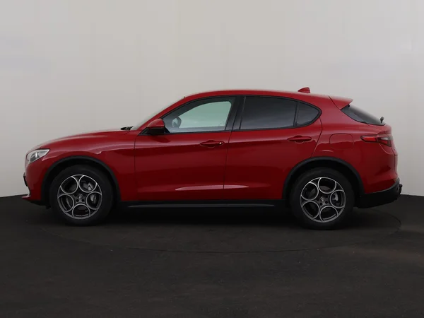 Alfa Romeo Stelvio (2022) — foto 12 van 31