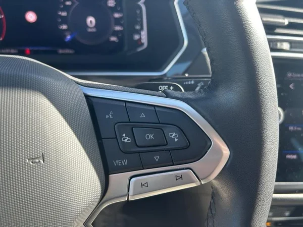 VOLKSWAGEN Tiguan Dsl (2022) — foto 18 van 31