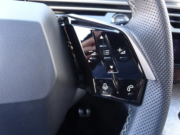 Peugeot e-5008 (2026) — foto 16 van 27