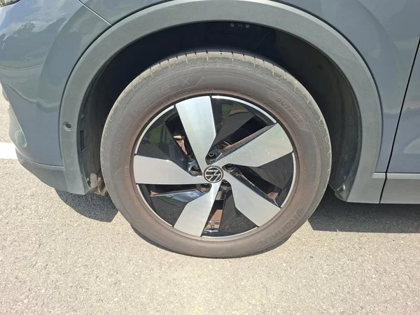 VOLKSWAGEN Tiguan (2024) — foto 14 van 22