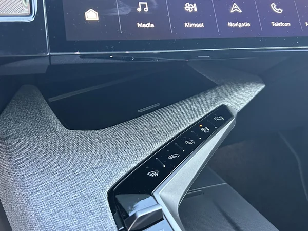 Peugeot e-5008 (2025) — foto 6 van 18