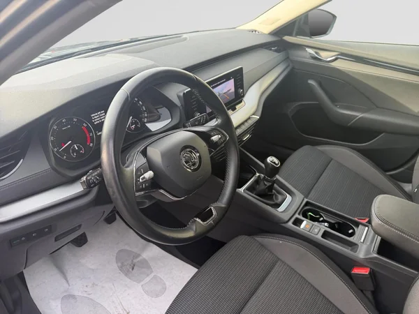 SKODA Octavia Combi (2021) — foto 7 van 21