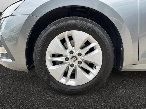 SKODA Octavia Combi Dsl (2023) — foto 9 van 21