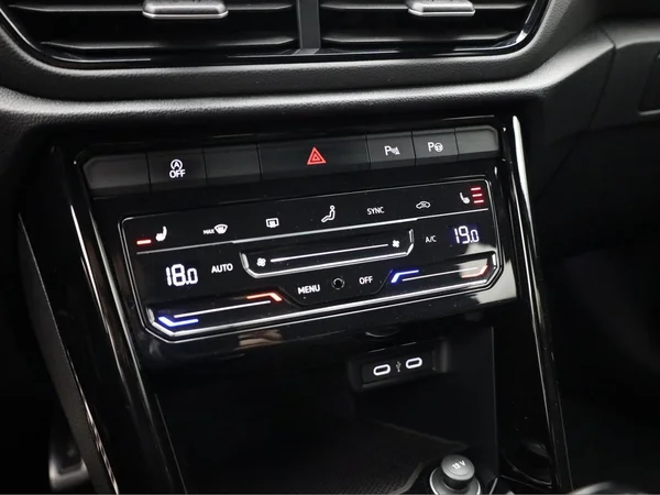 VOLKSWAGEN T-Roc (2023) — foto 10 van 23