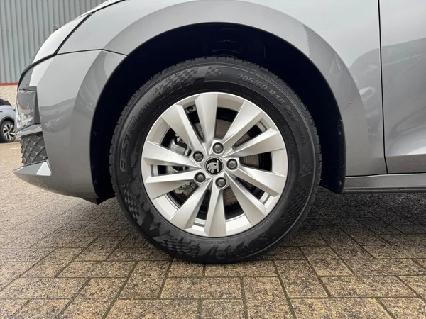 SKODA Octavia Combi (2025) — foto 7 van 21
