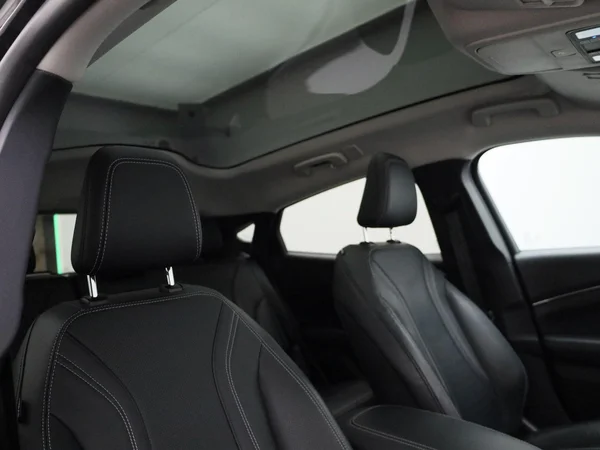 Ford Mustang Mach-E (2023) — foto 31 van 41