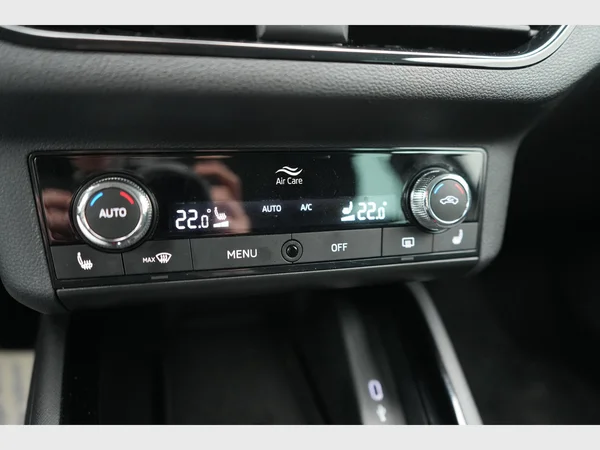 SKODA Kamiq (2023) — foto 2 van 28