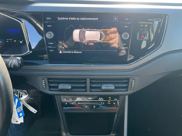 VOLKSWAGEN Polo (2024) — foto 2 van 18