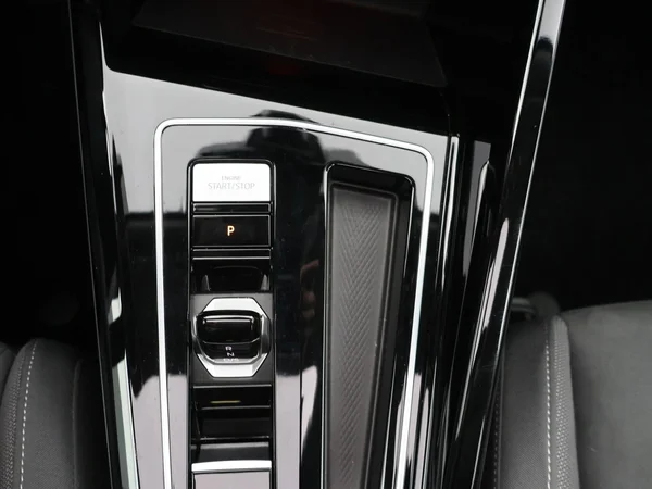 VOLKSWAGEN Golf VIII eHybrid (PHEV) (2024) — foto 16 van 29