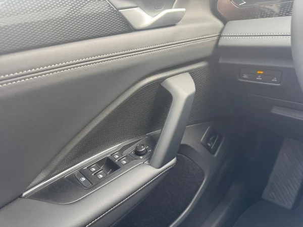 VOLKSWAGEN Tiguan (2026) — foto 6 van 22