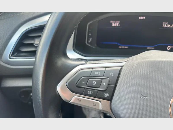 Volkswagen T-Roc (2023) — foto 11 van 24
