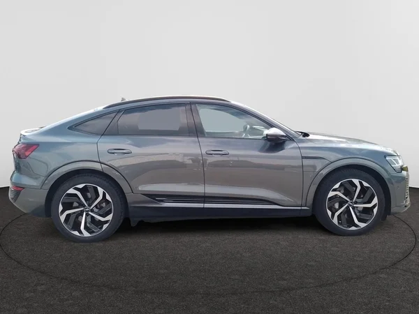 AUDI Q8 e-tron Sportback (2024) — foto 20 van 23