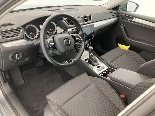 SKODA Superb SW PHEV (2020) — foto 10 van 36