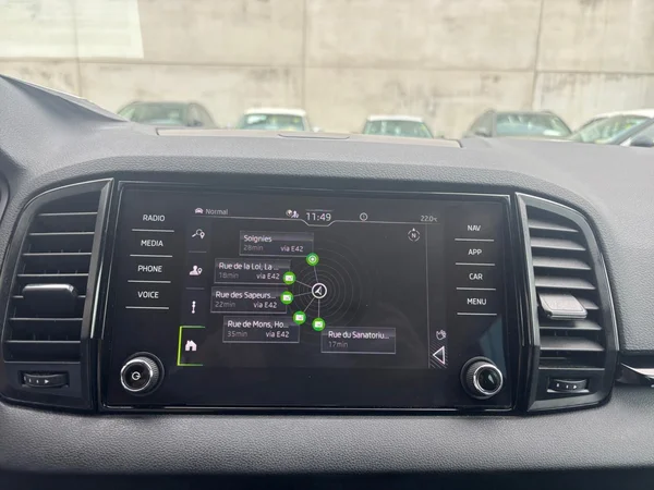 SKODA Karoq (2023) — foto 6 van 21