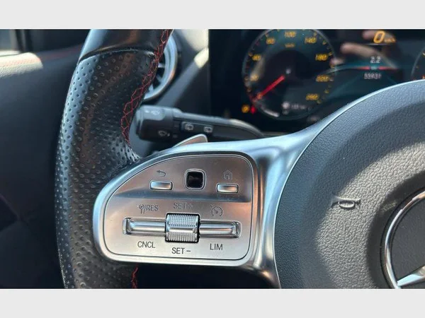Mercedes-Benz GLA 180 (2022) — foto 15 van 29