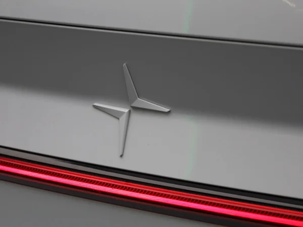 Polestar 2 (2022) — foto 40 van 49