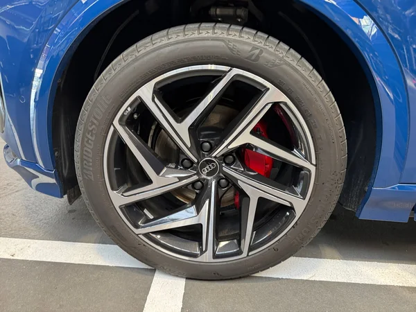 AUDI Q6 e-tron (2025) — foto 4 van 25