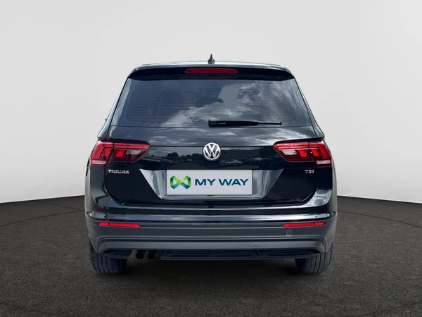 VOLKSWAGEN Tiguan (2016) — foto 13 van 16