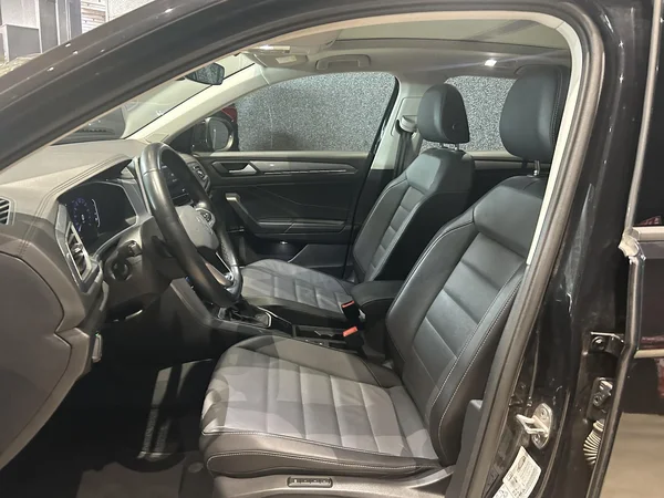 Volkswagen T-Roc (2023) — foto 18 van 20