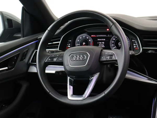 AUDI Q8 (2024) — foto 13 van 33