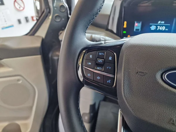 Ford Transit Custom (2025) — foto 2 van 15