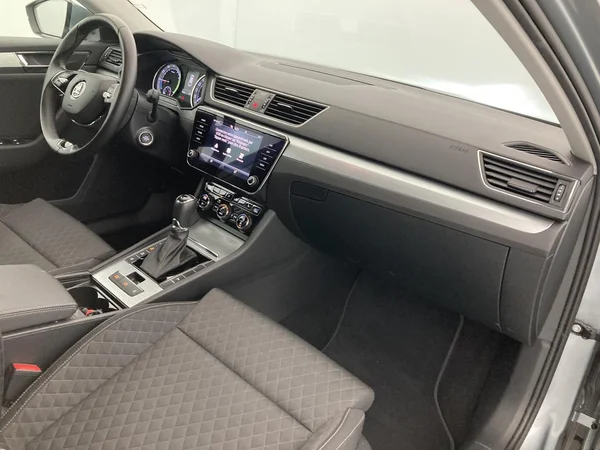 SKODA Superb SW PHEV (2020) — foto 14 van 36