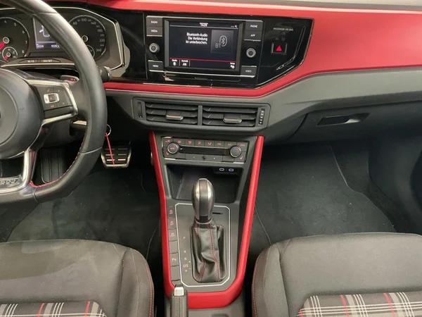 VOLKSWAGEN Polo GTI (2020) — foto 3 van 24