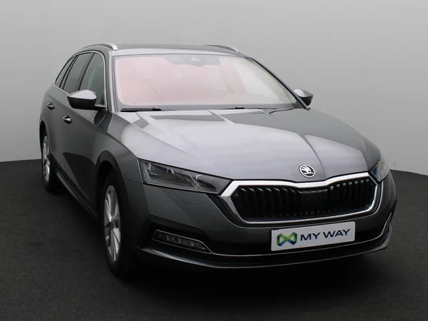 SKODA Octavia Combi (2024) — foto 12 van 32