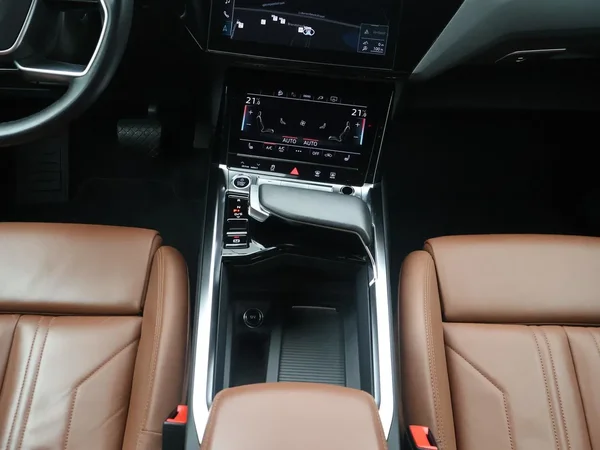 Audi e-tron (2022) — foto 10 van 28