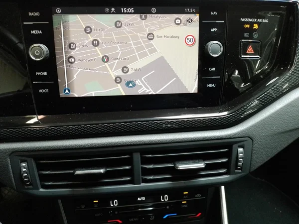 VOLKSWAGEN Polo (2024) — foto 6 van 23