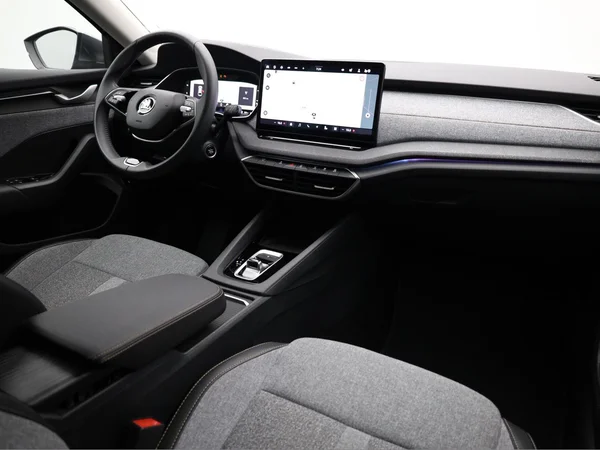 SKODA Octavia Combi (2024) — foto 14 van 20