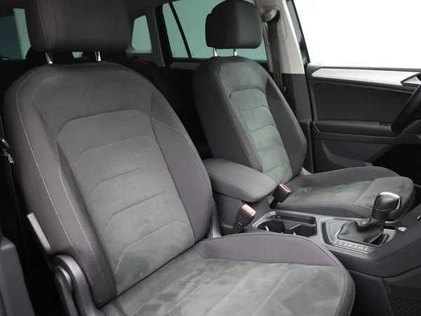 VOLKSWAGEN Tiguan (2019) — foto 5 van 18
