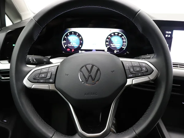 VOLKSWAGEN Golf VIII SW (2025) — foto 2 van 17