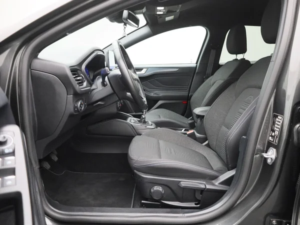 Ford Focus (2021) — foto 3 van 36